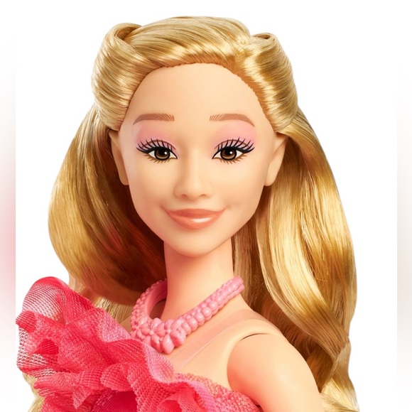 Mattel Universal Wicked Glinda Fashion Doll & Accessories - Picture 5 of 9